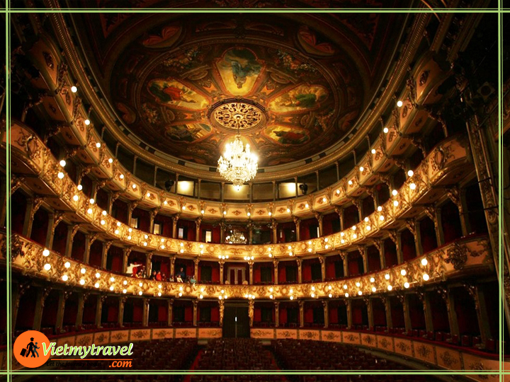 hà hát Teatro de Cristobal Colon - Vietmytravel