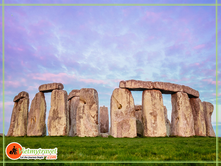 Du lịch Anh Quốc - Bãi đá sa thạch cổ Stonehenge.